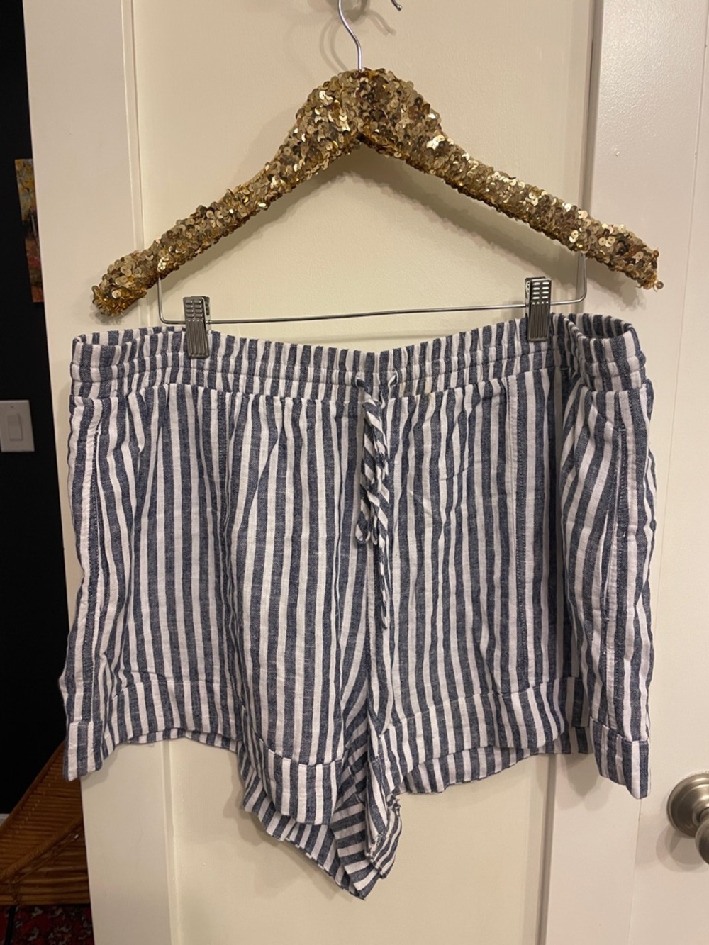 Universal Thread Blue & White Striped Drawstring Women’s Shorts
